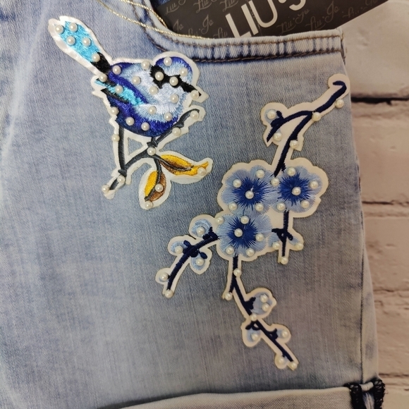 Liu Jo Denim Cuffed Shorts With Pearl Studs & Appliques NWT - Picture 3 of 5